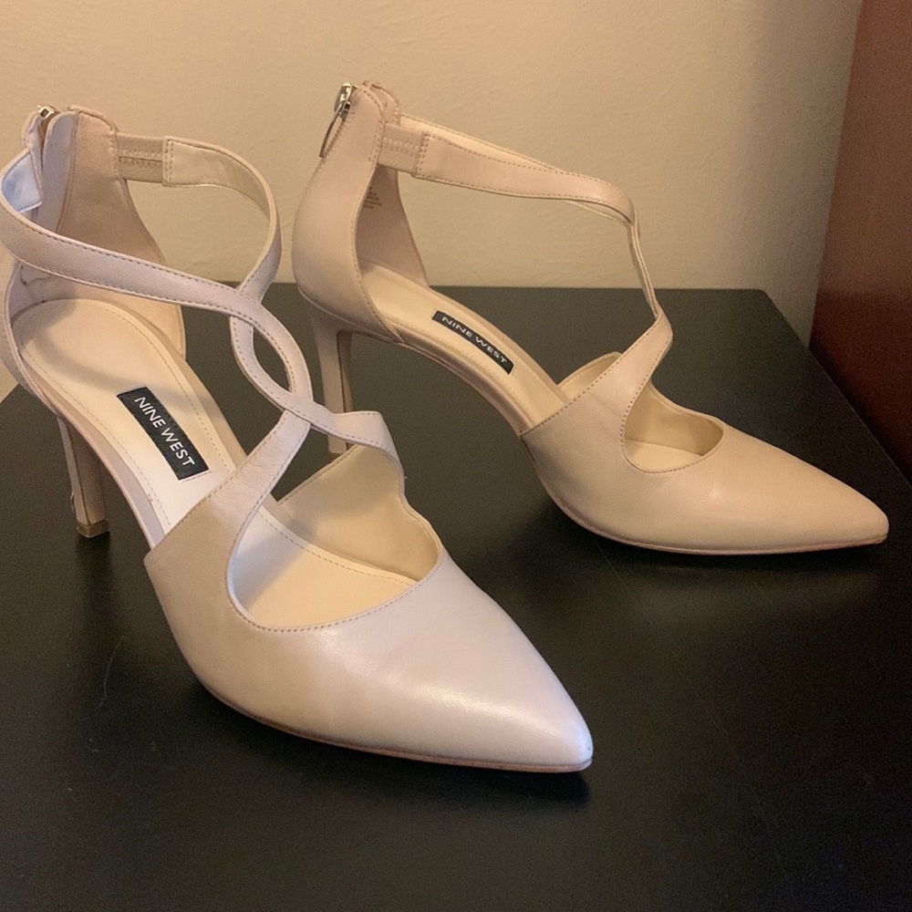 Nine West 3 inch heels Crème color
